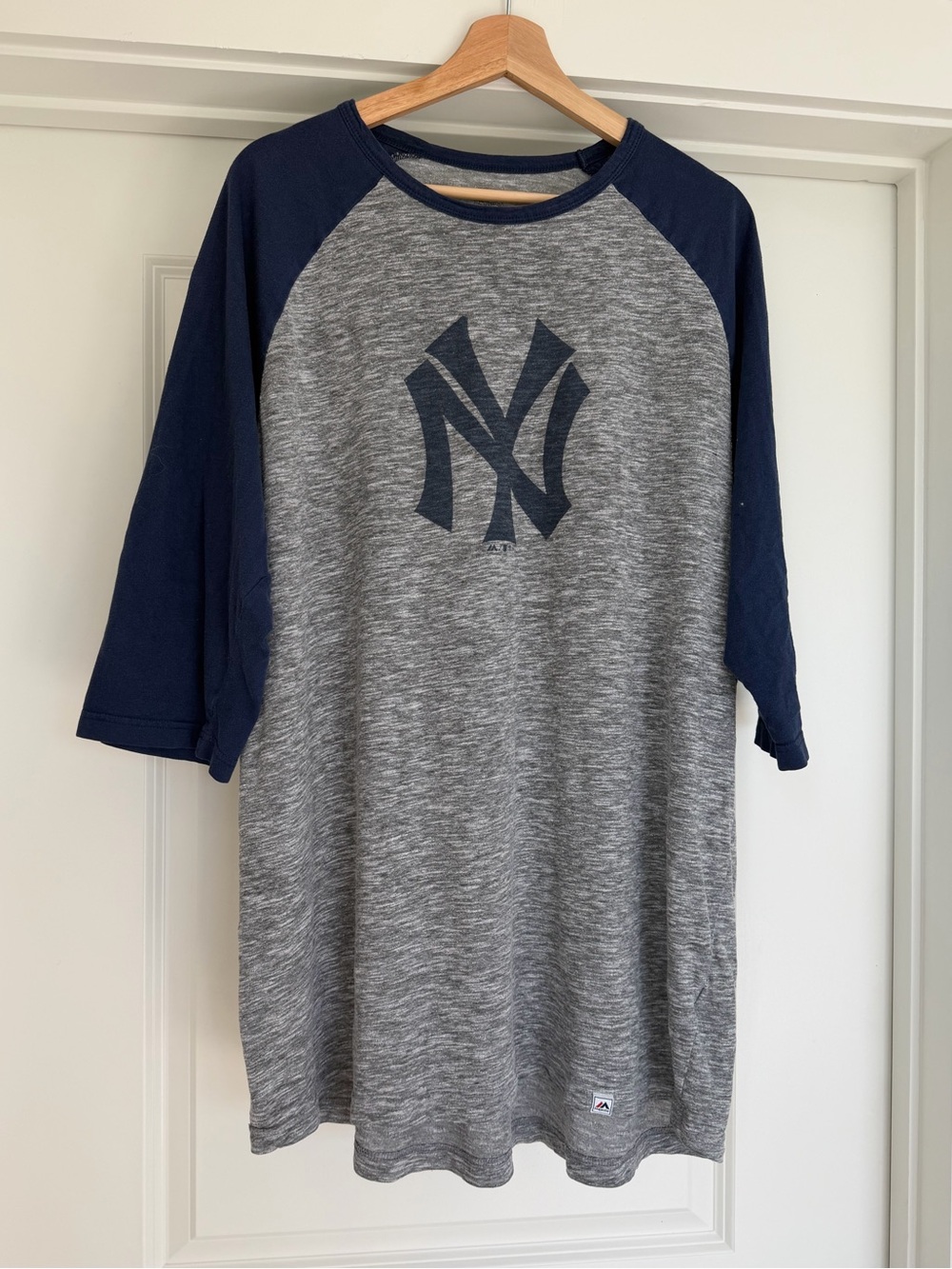 Majestic New York Yankees Raglan Baseball Tee Gray Navy XXL MLB - Picture 2 of 6